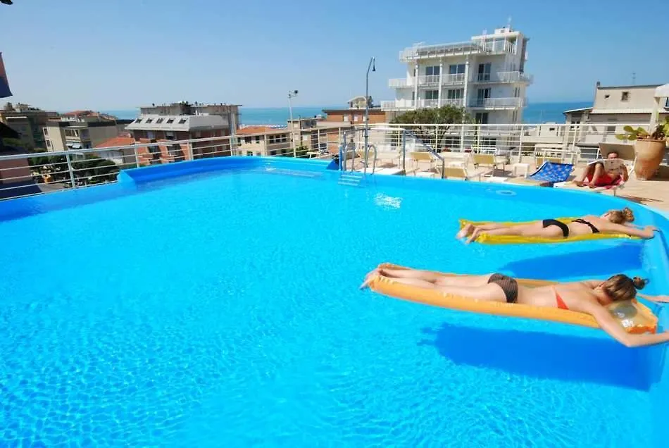 Hotel Bracciotti Lido di Camaiore 3*,  Italia