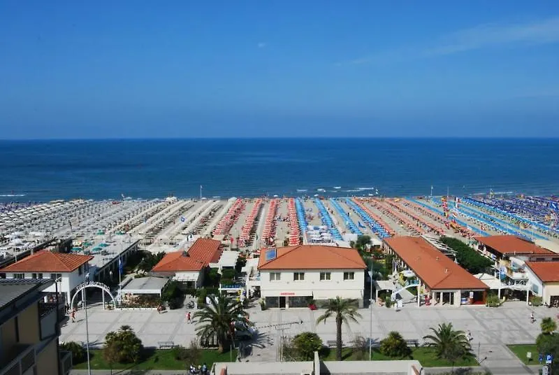 Hotel Bracciotti Lido di Camaiore 3*,