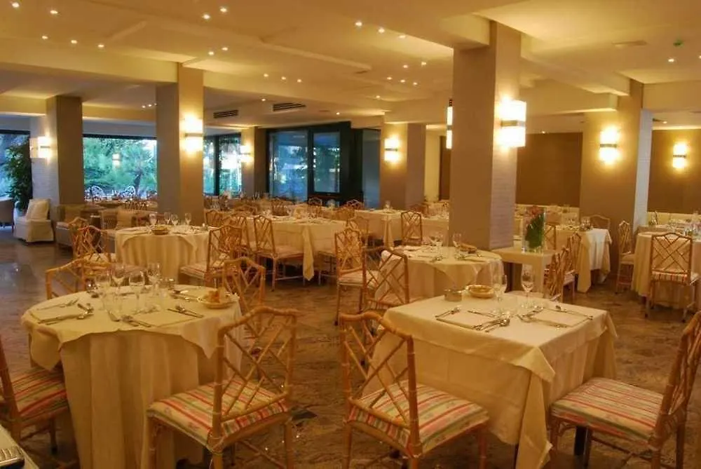 Hotel Bracciotti Lido di Camaiore 3*,  Italy