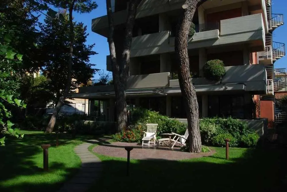 Hotel Bracciotti Lido di Camaiore 3*,